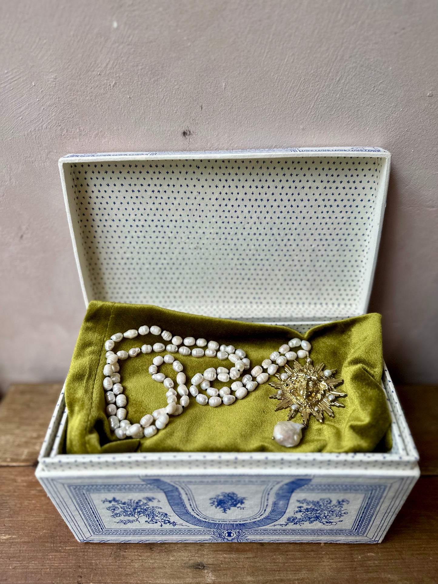 Louis Necklace