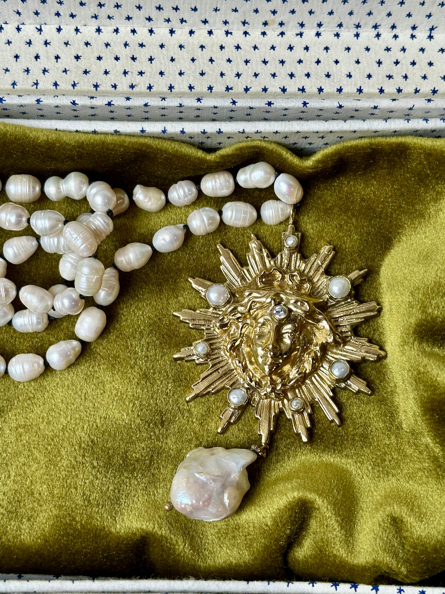 Louis Necklace