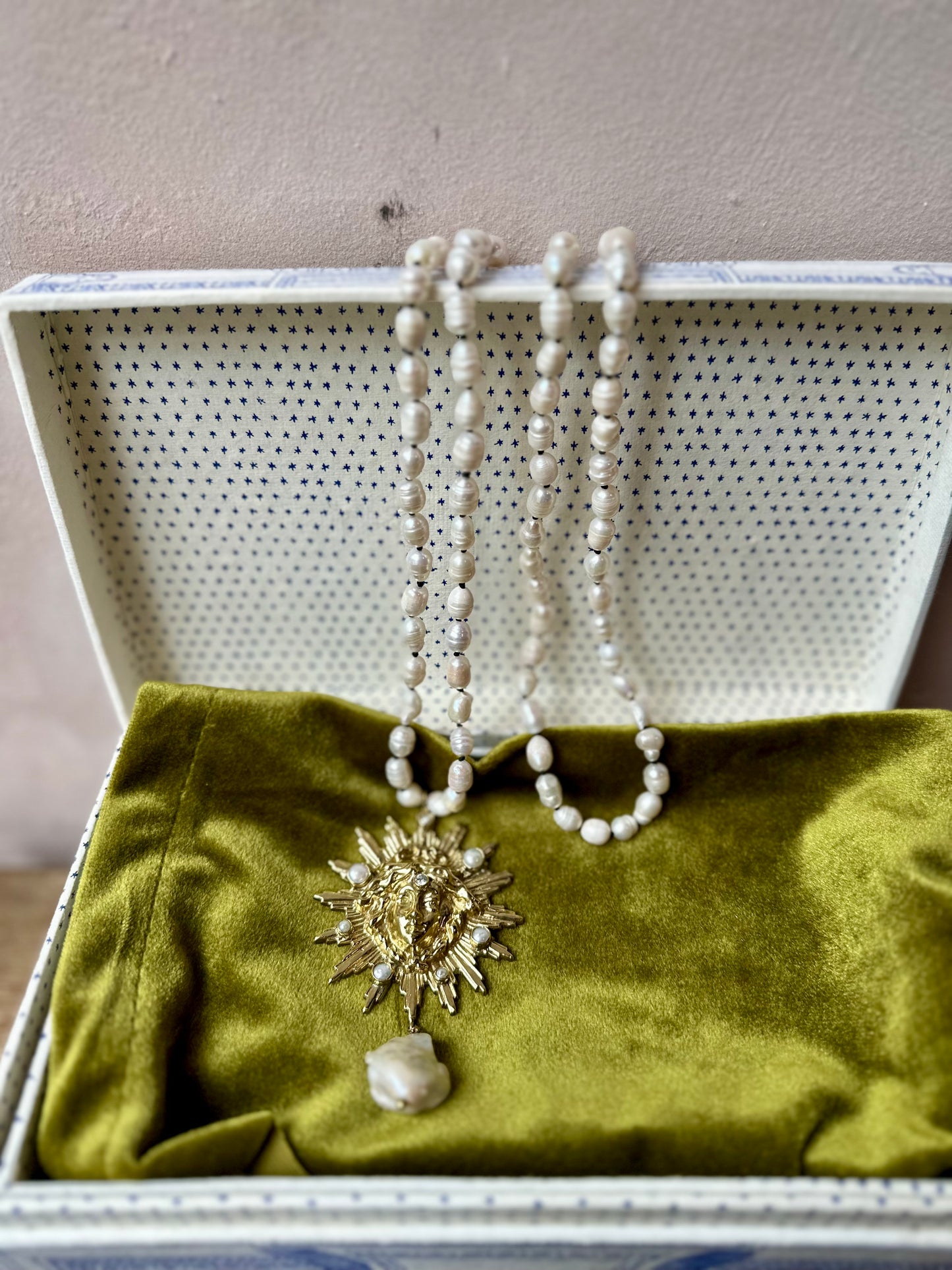 Louis Necklace