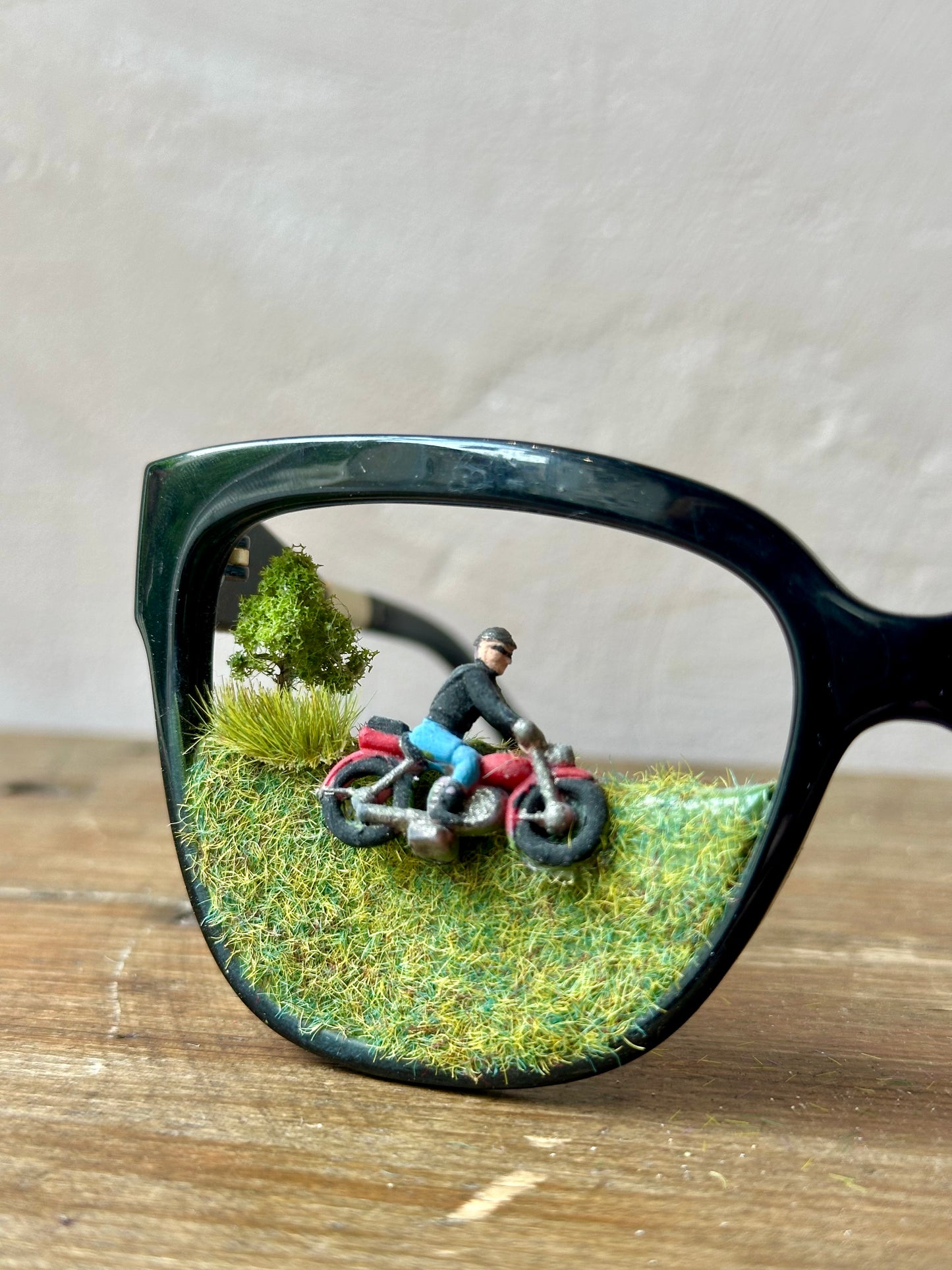 "Moto et danseuse" Surreal Glasses by Maïssa Toulet
