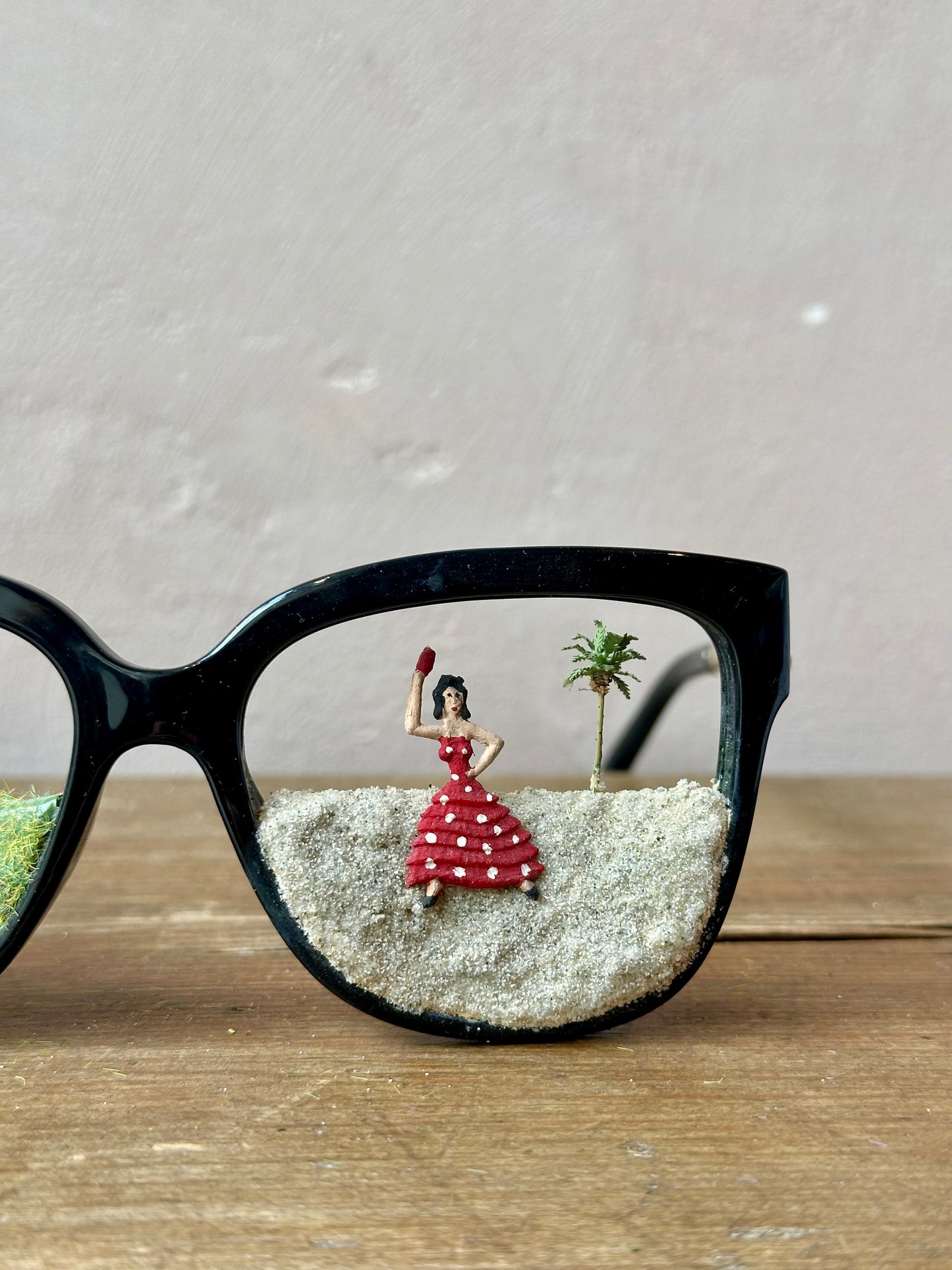 "Moto et danseuse" Surreal Glasses by Maïssa Toulet