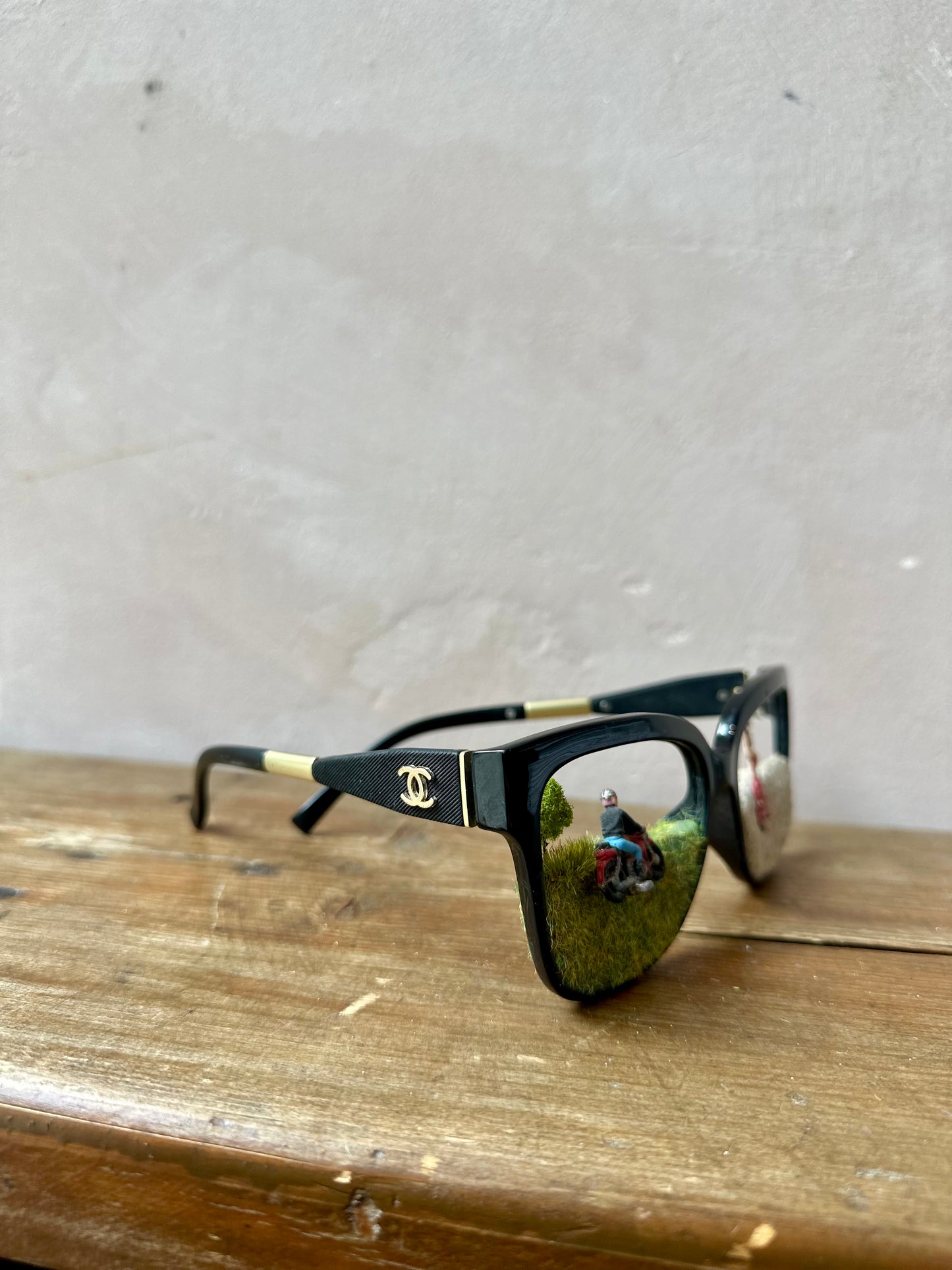 "Moto et danseuse" Surreal Glasses by Maïssa Toulet