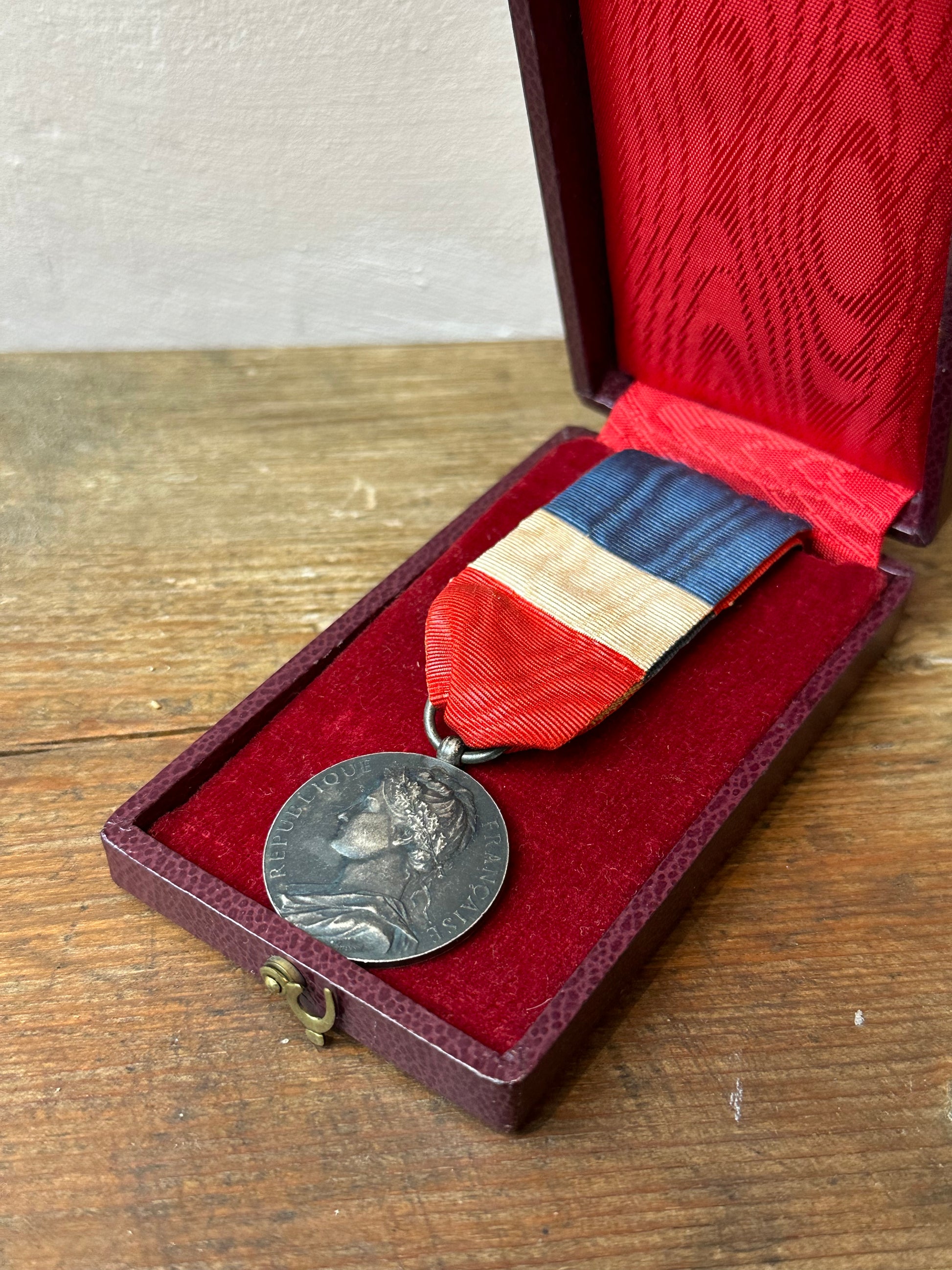 France Médaille d'honneur du travail Medal 1968 Very Good Quality France Médaille d'honneur du travail Medal 1968 Very Good Quality