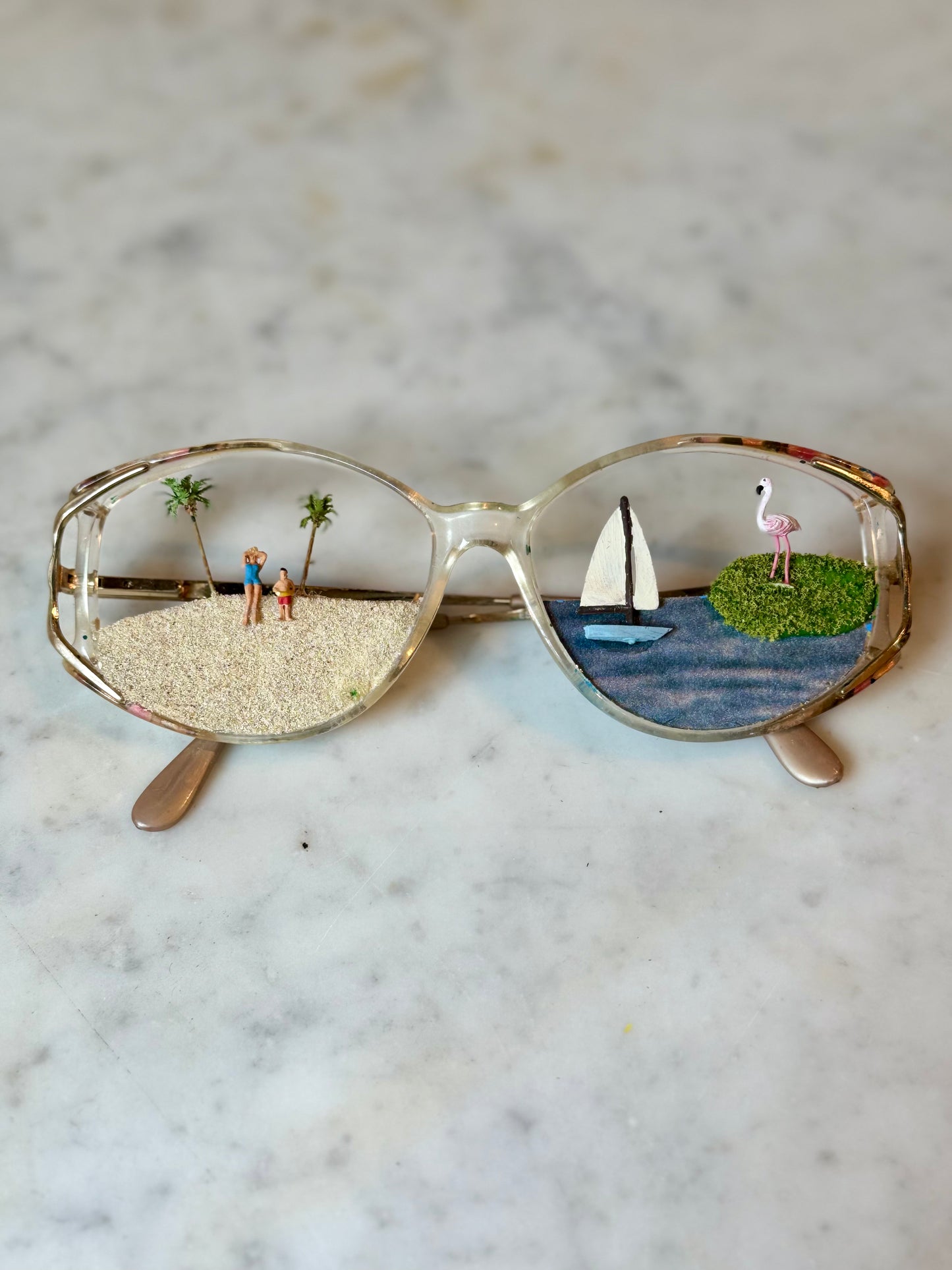 "Flamingo l'île" Surreal glasses by Maïssa Toulet