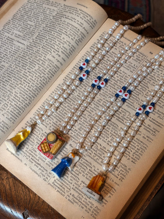 Vintage Porcelain Fève River Pearl Necklace Made-in-House